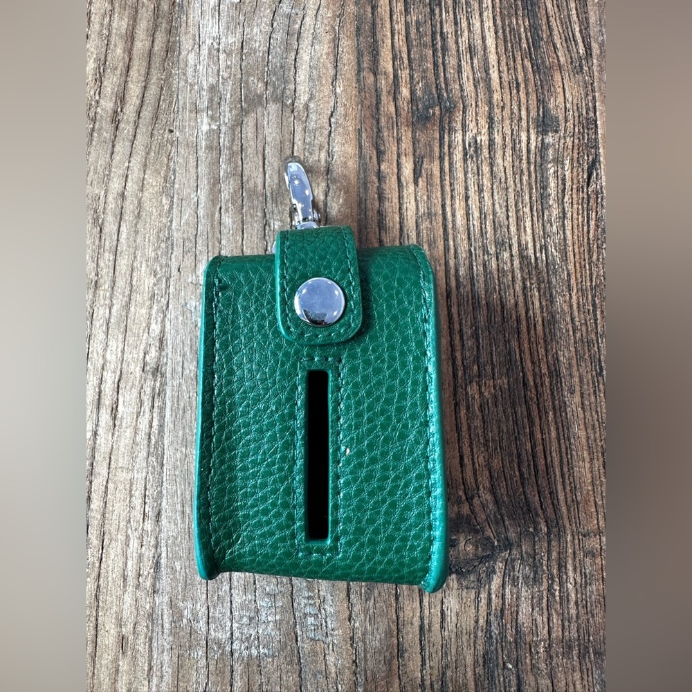 Stylish Green Leather Dog Leash Pouch Dog Poop Pickup Bags Holder - Picture 2 of 3